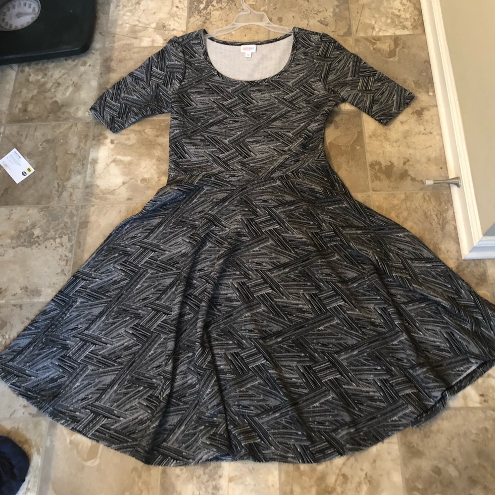 Black and white Nicole